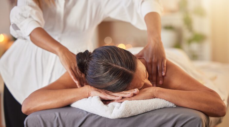 Entspannende Rückenmassage